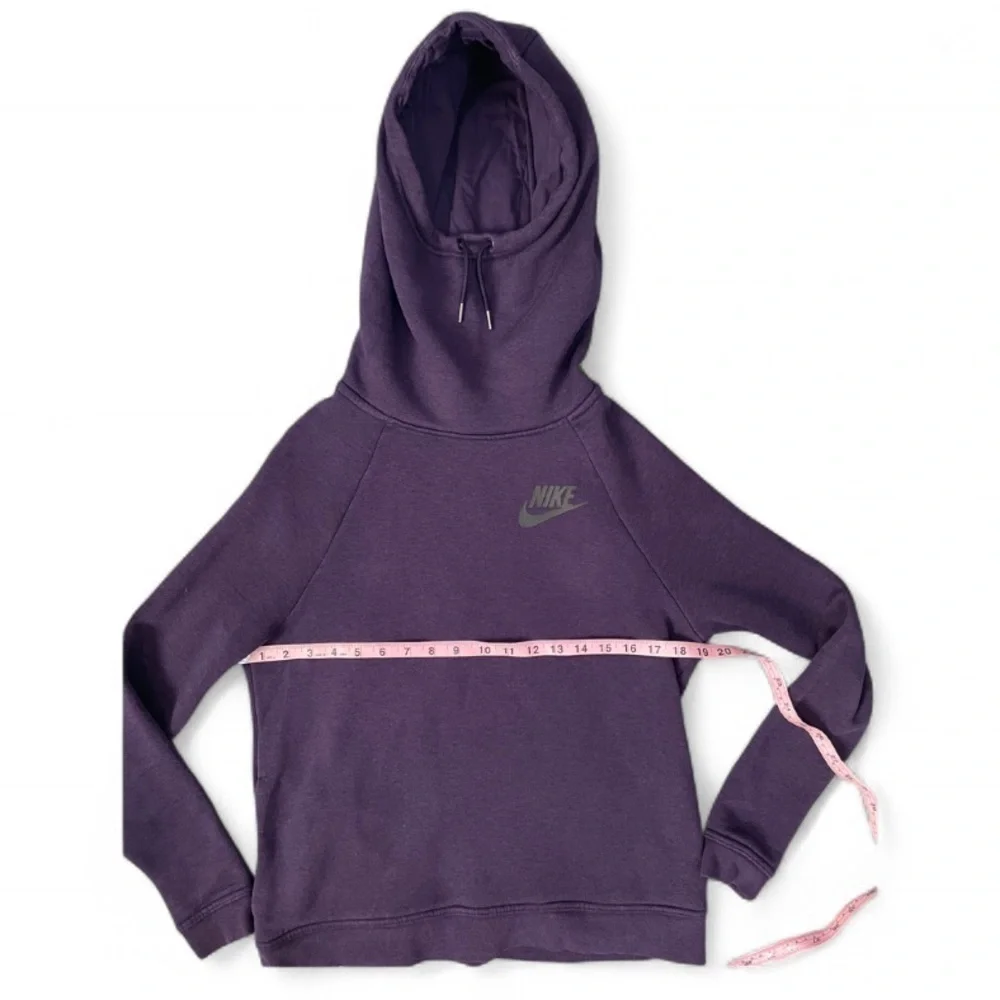Nike I S and L